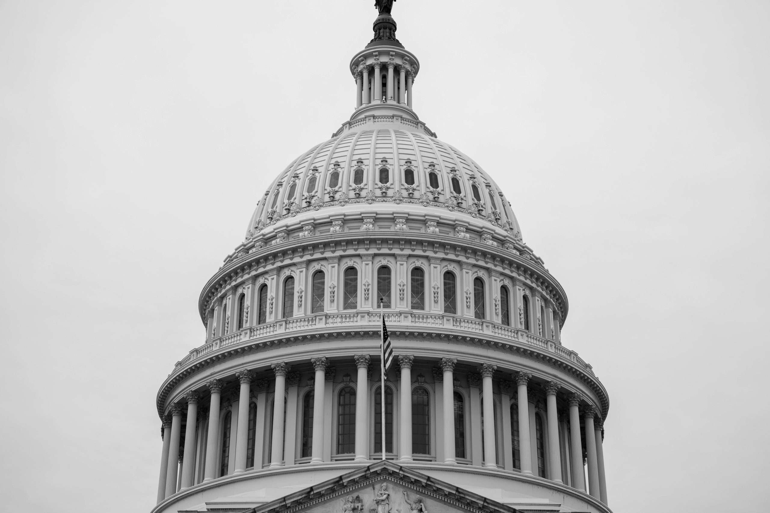 Partial view of the whitehouse in black and white.