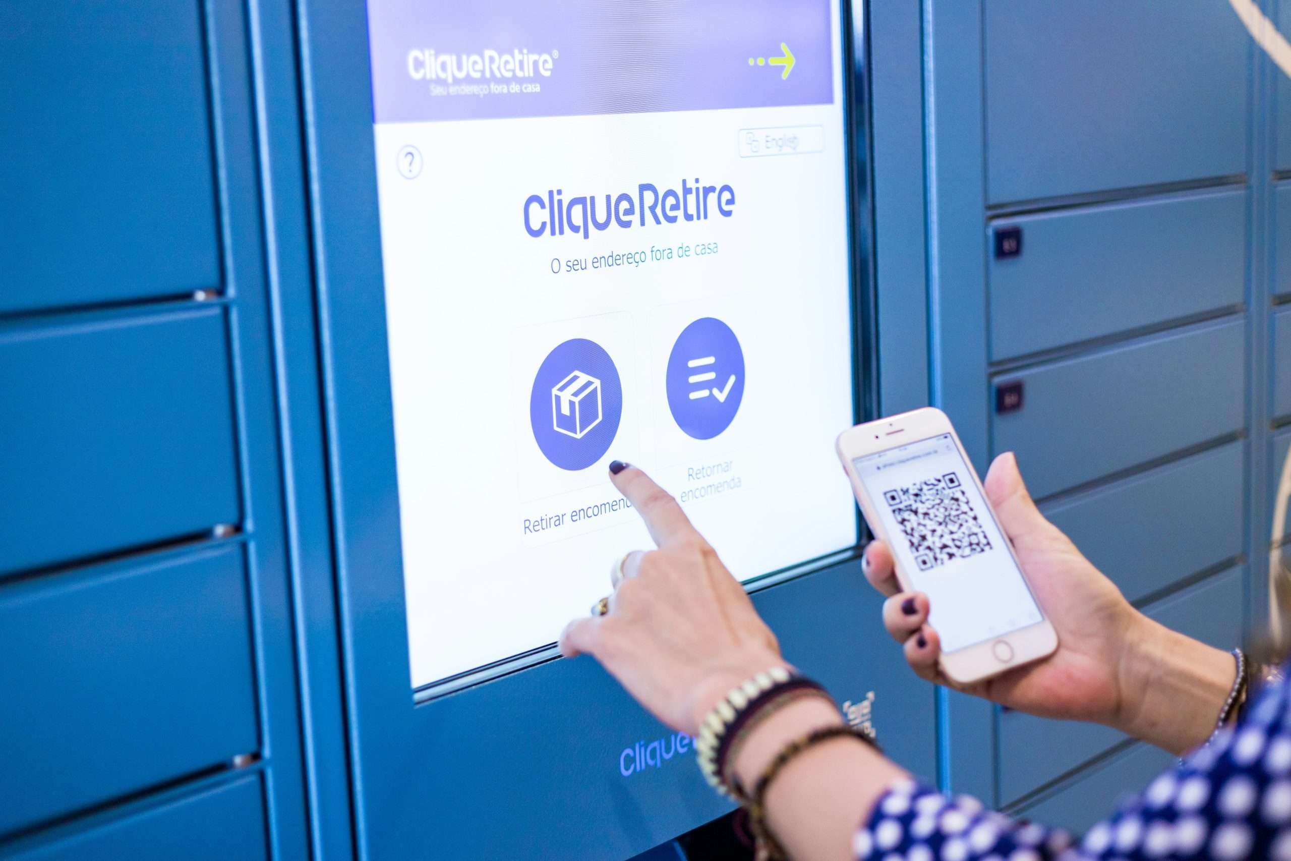 A french returns locker for packages.