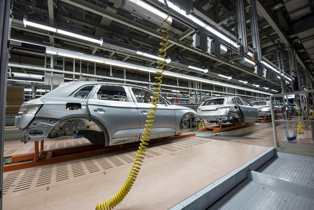 A view of a US factory producing cars.
