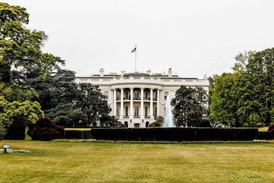 The whitehouse seen from Pennsylvania Avenue.