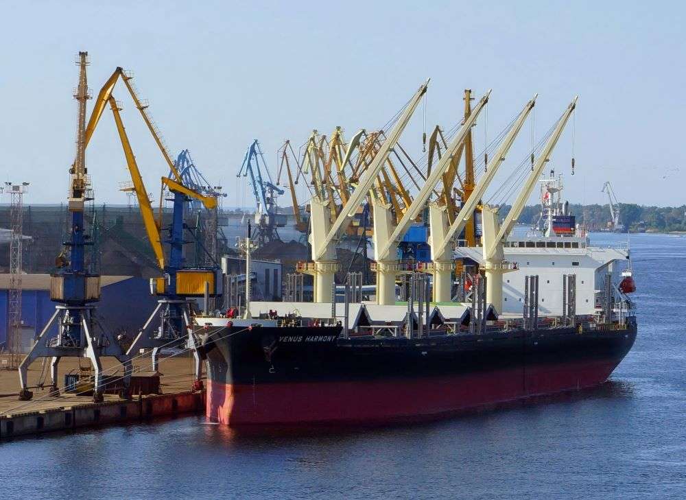 Ship docked at a shipping port. The Port of Los Angeles reports record-breaking cargo volumes for July.