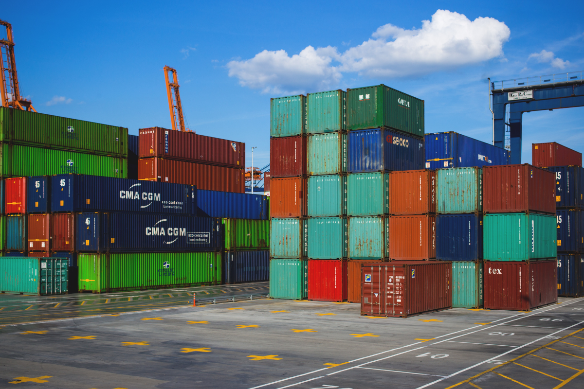 Logistics Sector Adopts AI to Enhance Operations