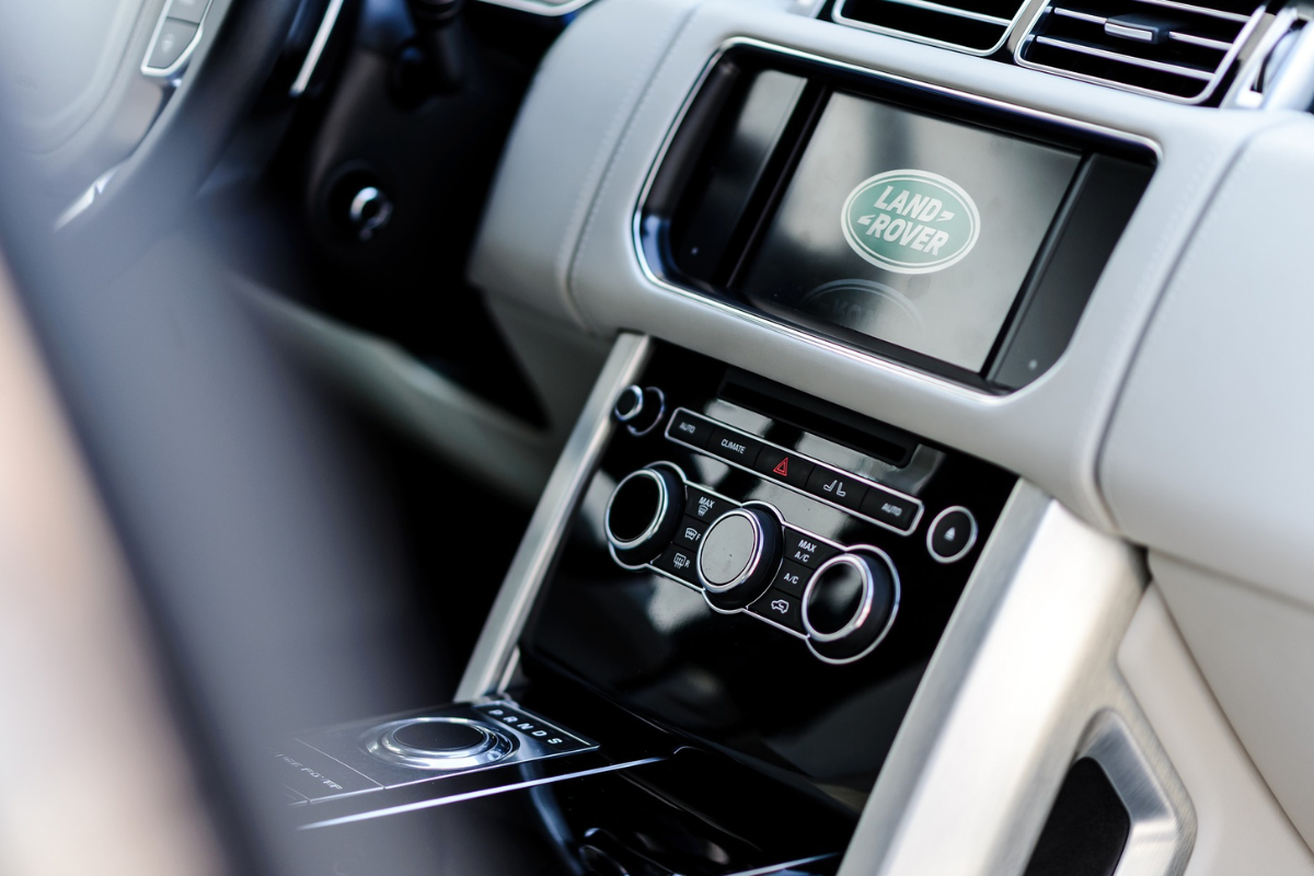 JLR Secures £1.5B Loan Guarantee To Stabilize Supply Chain