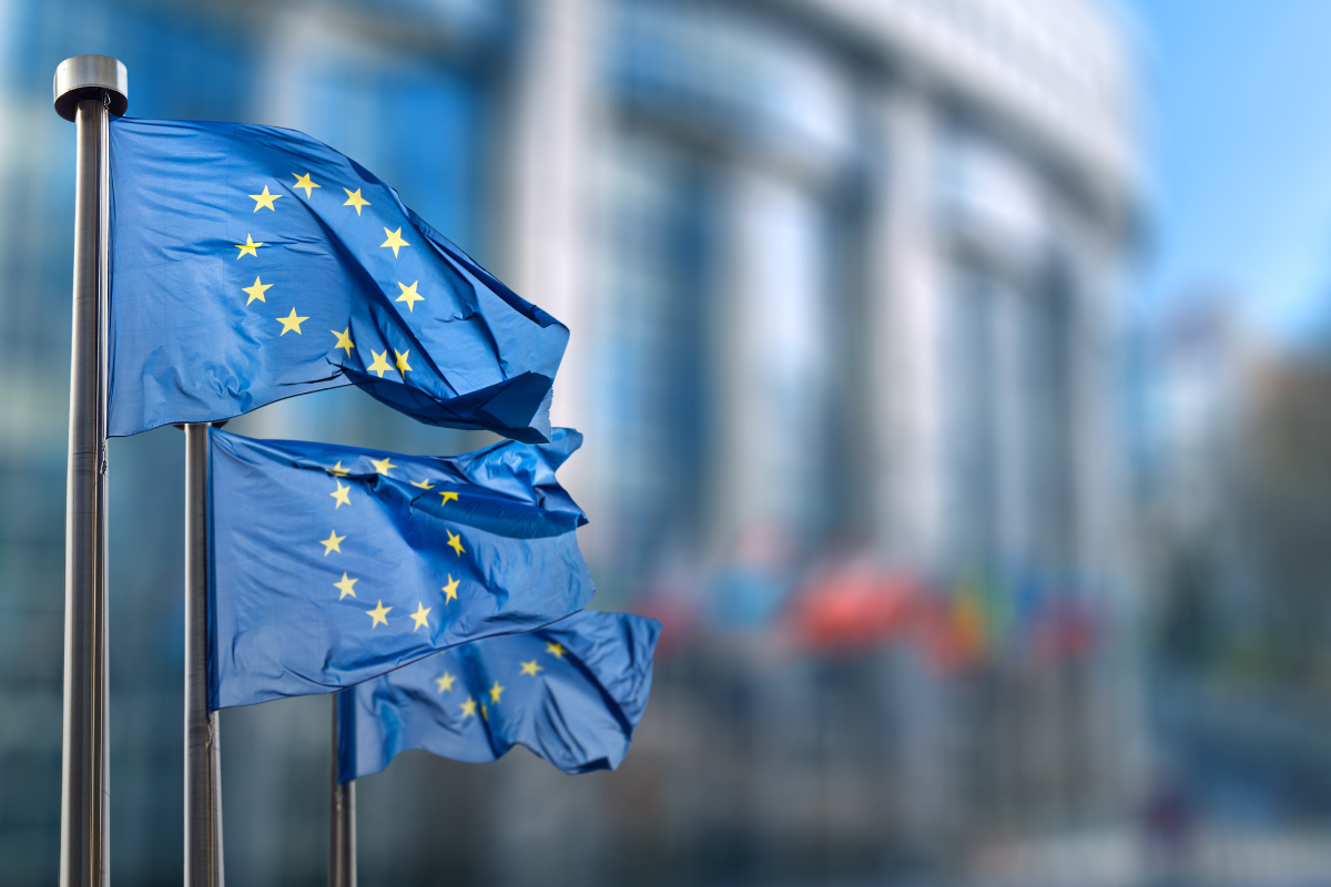 Trump Warns of Tariffs as EU Hits Google With Record Fine