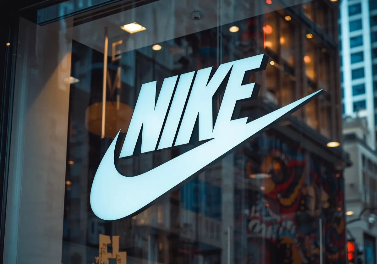NIKE